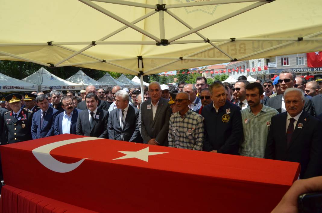 Türkiye’nin yüreğini yakan şehit Özkan Özkanlı’ya memleketinde acı veda 2